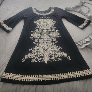 Middi dress, lined and embroidered.